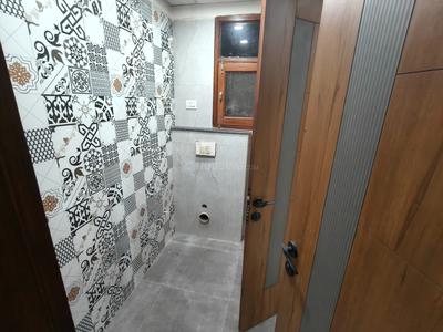 Bathroom Image of 1800 Sq.ft 4 BHK Apartment / Flat for sale in Sector 110 Noida for Rs. 9000000