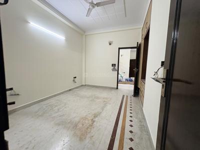 Bedroom Image of 1800 Sq.ft 3 BHK Builder Floor for rent in Paschim Vihar New Delhi for Rs. 50000