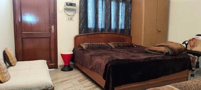 Bedroom Image of 900 Sq.ft 2 BHK Builder Floor for sale in Malviya Nagar New Delhi for Rs. 20000000