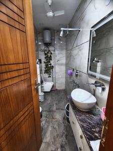 Image of 1200 Sq.ft 3 BHK Builder Floor for rent in Mansarover Garden, New Delhi for Rs. 45000