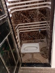 Bathroom Image of 450 Sq.ft 2 BHK Independent House for rent in Quarsi Aligarh for Rs. 6000