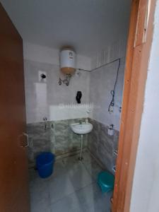 Bathroom Image of 650 Sq.ft 2 BHK Builder Floor for rent in Sector 9 Gurgaon for Rs. 13500