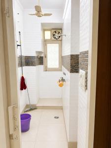 Bathroom Image of 900 Sq.ft 2 BHK Apartment / Flat for sale in Sagar Sadan Apartments, Patparganj New Delhi for Rs. 15500000