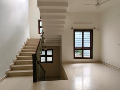 Living Room Image of 4200 Sq.ft 4 BHK Independent House for rent in Sanjaynagar Bengaluru for Rs. 300000