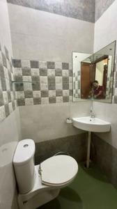Bathroom Image of 1000 Sq.ft 1 BHK Builder Floor for rent in Palam Vihar Gurgaon for Rs. 18000