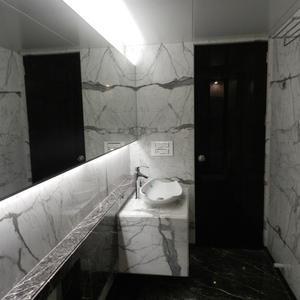 Bathroom Image of 2700 Sq.ft 4 BHK Apartment / Flat for sale in Versova Neptune Apartment, Andheri West Mumbai for Rs. 112500000