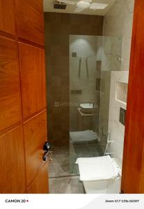 Bathroom Image of 1350 Sq.ft 3 BHK Builder Floor for rent in Kirti Nagar New Delhi for Rs. 70000