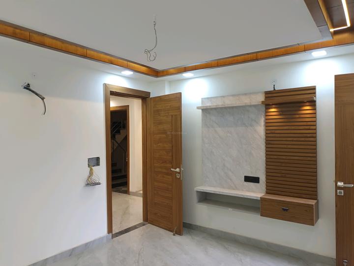 GUPTAJI ESTATE AGENCY Main Image 1