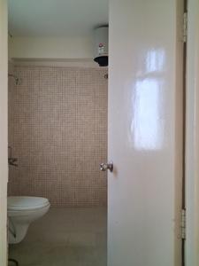 Common Bathroom Image of 1370 Sq.ft 3 BHK Apartment / Flat for sale in Jaypee Kosmos, Sector 134 Noida for Rs. 11000000