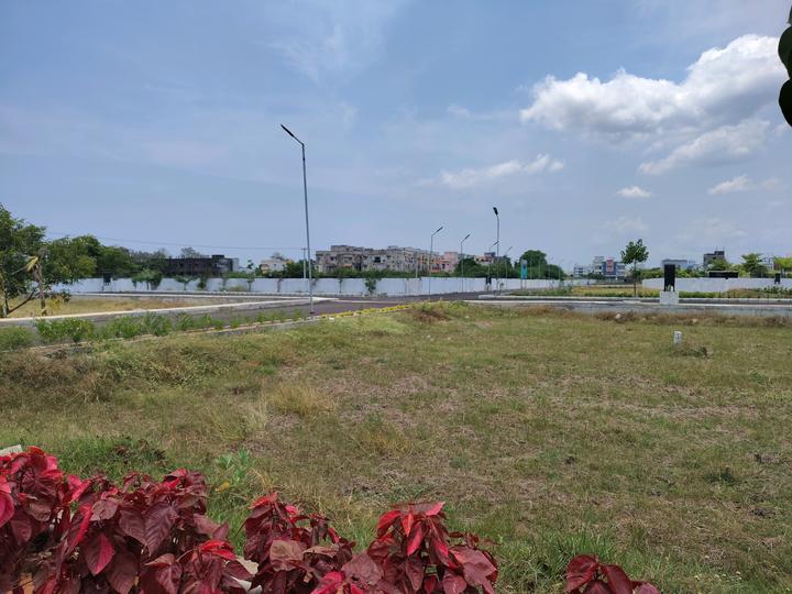 Purva Raagam Main Image 1