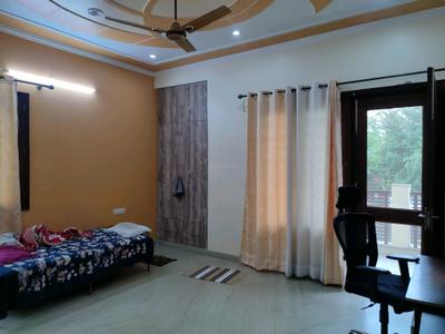 Bedroom Image of 5200 Sq.ft 5 BHK Villa for sale in Sector 93B Noida for Rs. 150000000