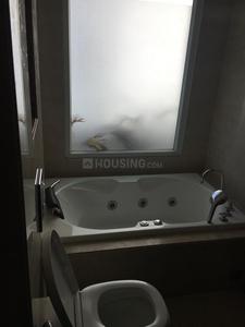 Bathroom Image of 4050 Sq.ft 4 BHK Apartment / Flat for rent in Safdarjung Development Area New Delhi for Rs. 300000