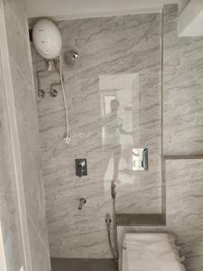 Bathroom Image of 750 Sq.ft 1.5 BHK Apartment / Flat for rent in Colaba Mumbai for Rs. 90000