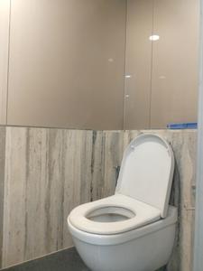 Common Bathroom Image of 950 Sq.ft 2.5 BHK Apartment / Flat for rent in Raheja Acropolis, Chembur Mumbai for Rs. 101000