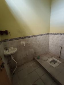 Bathroom Image of 700 Sq.ft 2 BHK Independent House for rent in North Humayunpur Gorakhpur for Rs. 8000