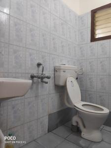 Common Bathroom Image of 1250 Sq.ft 2 BHK Apartment / Flat for sale in Neelankarai Chennai for Rs. 12000000