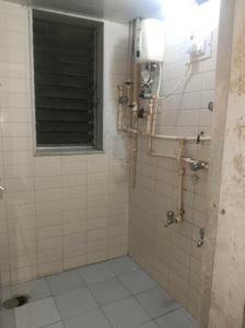 Common Bathroom Two Image of 500 Sq.ft 1.5 BHK Apartment / Flat for sale in Assumption View, Kandivali West Mumbai for Rs. 10000000