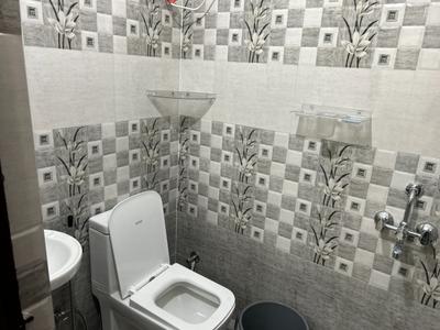Bathroom Image of 300 Sq.ft 1 RK Apartment / Flat for rent in Kondapur Hyderabad for Rs. 12000