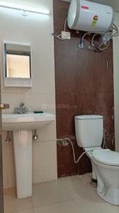 Bathroom Image of 1295 Sq.ft 2 BHK Apartment / Flat for rent in Paramount Symphony, Crossings Republik Ghaziabad for Rs. 18000