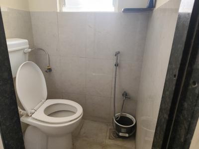Bathroom Image of 680 Sq.ft 1 BHK Apartment / Flat for rent in Swami Samruddhi, Undri Pune for Rs. 15000