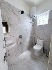Bathroom Image of 450 Sq.ft 1 RK Apartment / Flat for rent in Kadubeesanahalli Bengaluru for Rs. 20000