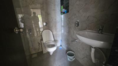 Bathroom Image of 560 Sq.ft 1 BHK Apartment / Flat for rent in Vikhroli East Mumbai for Rs. 38500
