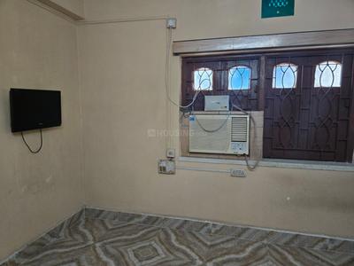 Bedroom Image of 1100 Sq.ft 2 BHK Independent House for rent in Dhakuria Kolkata for Rs. 18000