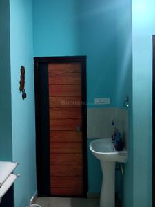 Bathroom Image of 1152 Sq.ft 2 BHK Independent House for rent in Sri Falcon City, Marasandiram Hosur for Rs. 17000
