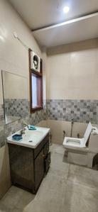Bathroom Image of 800 Sq.ft 1.5 BHK Builder Floor for rent in Mahanagar Colony Bareilly for Rs. 16500