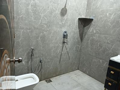 Bathroom Image of 909 Sq.ft 3 BHK Builder Floor for rent in Aya Nagar New Delhi for Rs. 16000