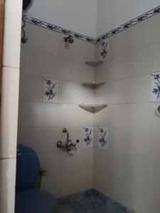 Bathroom Image of 1500 Sq.ft 3 BHK Builder Floor for rent in Sector 14 Gurgaon for Rs. 42000