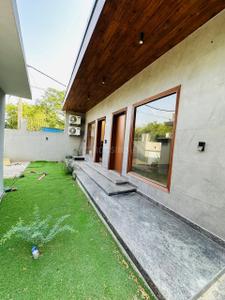 Image of 4500 Sq.ft 5 BHK Farm House for sale in Sainik Farm, New Delhi for Rs. 75000000