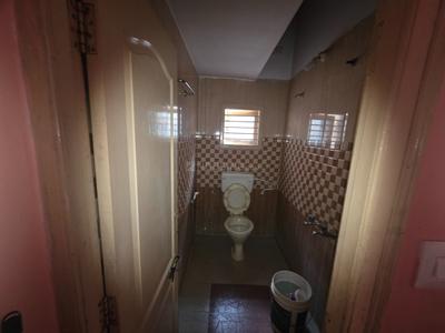 Bathroom Image of 900 Sq.ft 2 BHK Builder Floor for rent in Yelahanka New Town Bengaluru for Rs. 18000