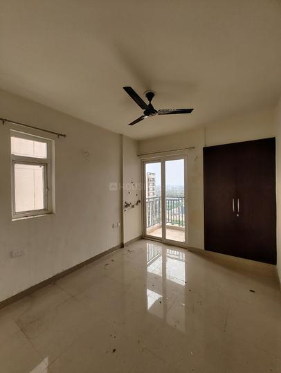 Ratan Pearls Main Image 1