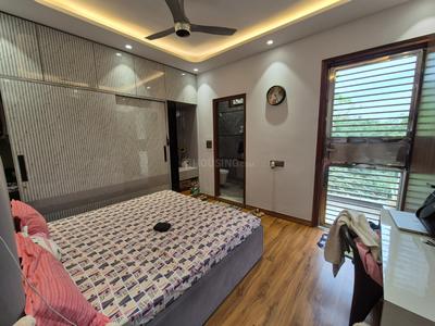 Bedroom Image of 1000 Sq.ft 2 BHK Builder Floor for sale in Ramesh Nagar New Delhi for Rs. 16500000