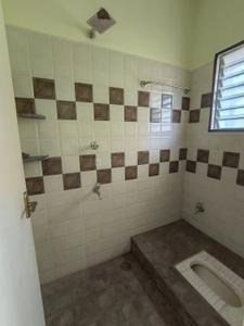 Bathroom Image of 1000 Sq.ft 2 BHK Apartment / Flat for rent in Tirumangalam Madurai for Rs. 13000