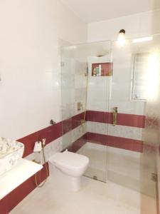 Bathroom Image of 1582 Sq.ft 3 BHK Apartment / Flat for sale in Godrej Waldorf, Andheri West Mumbai for Rs. 80000000