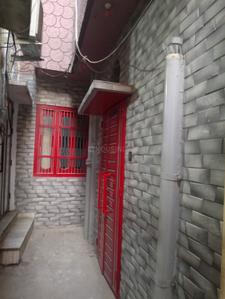 Balcony Image of 400 Sq.ft 3.5 BHK Independent House for rent in Babra Mohalla Rohtak for Rs. 15000