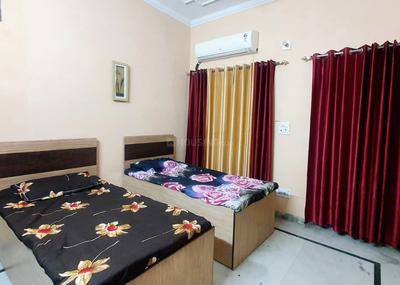 Bedroom Image of West Delhi Girls PG in Kirti Nagar, New Delhi