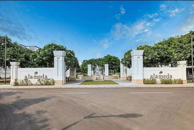 Image of 450 Sq.ft Residential Plot / Land for sale in DLF Alameda, Sector 73, Gurgaon for Rs. 140000000