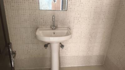 Bathroom Image of 1750 Sq.ft 4 BHK Apartment / Flat for rent in Ajnara Gen X, Crossings Republik Ghaziabad for Rs. 24000