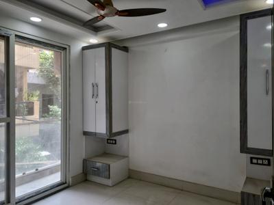 Bedroom Image of 1100 Sq.ft 4 BHK Builder Floor for sale in Mahavir Enclave New Delhi for Rs. 9000000