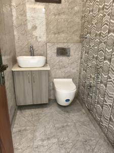 Common Bathroom Image of 4200 Sq.ft 3.5 BHK Builder Floor for rent in DLF Phase 4 Gurgaon for Rs. 150000