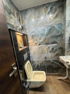 Bathroom Image of 300 Sq.ft 1 RK Apartment / Flat for rent in Paschim Vihar New Delhi for Rs. 15000