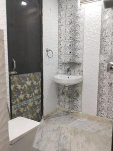 Common Bathroom Image of 1800 Sq.ft 4 BHK Builder Floor for rent in Paschim Vihar New Delhi for Rs. 58000