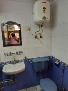 Bathroom Image of 1800 Sq.ft 3 BHK Apartment / Flat for rent in Sector 23 Dwarka New Delhi for Rs. 50000