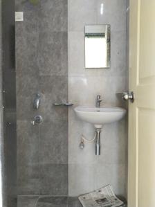 Image of 960 Sq.ft 2 BHK Apartment / Flat for rent in Vile Parle East, Mumbai for Rs. 90000