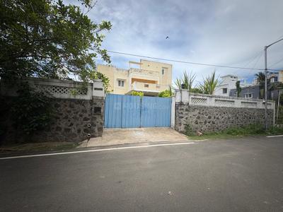 Image of 8300 Sq.ft Residential Plot / Land for sale in Kottivakkam, Chennai for Rs. 120000000