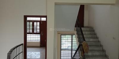 Hall Image of 1250 Sq.ft 2 BHK Apartment / Flat for rent in Arun Vihar, Sector 37 Noida for Rs. 35000