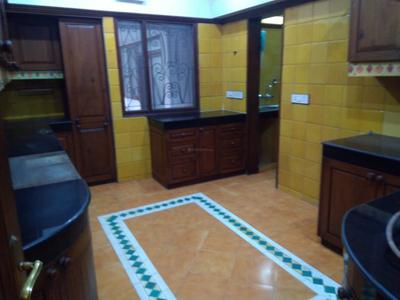 Kitchen Image of 4500 Sq.ft 4 BHK Builder Floor for rent in Panchsheel Park New Delhi for Rs. 275000
